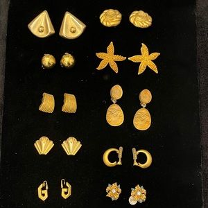 Vintage 1960-1980’s Gold Tone Clip On Earnings